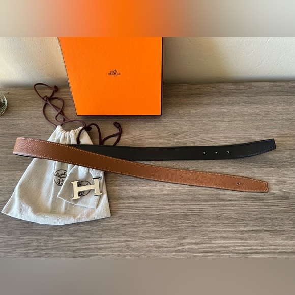 Hermes 32mm Gold and Black Reversible Leather Belt Silver H Buckle, Size 90 - Picture 8 of 17